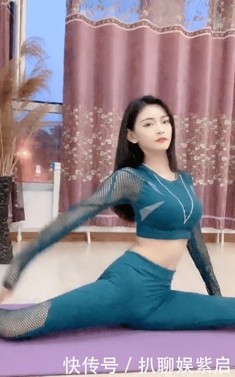 a495|室内瑜伽的美女,看这技术就知道没少吃苦!