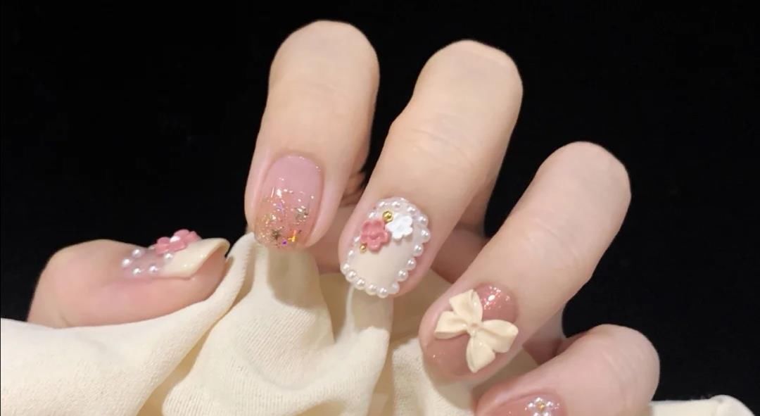 姐妹们|显白不挑肤色的几款美甲,时髦洋气还百搭,你心动哪一款?