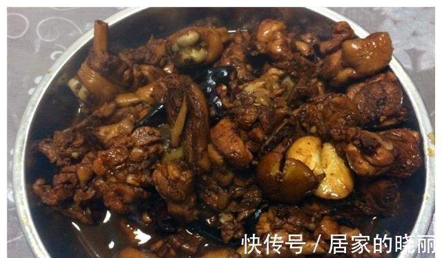 婆婆进城给我送蚕豆,我特意下厨做一桌菜招待,饭后忍不住掉眼泪