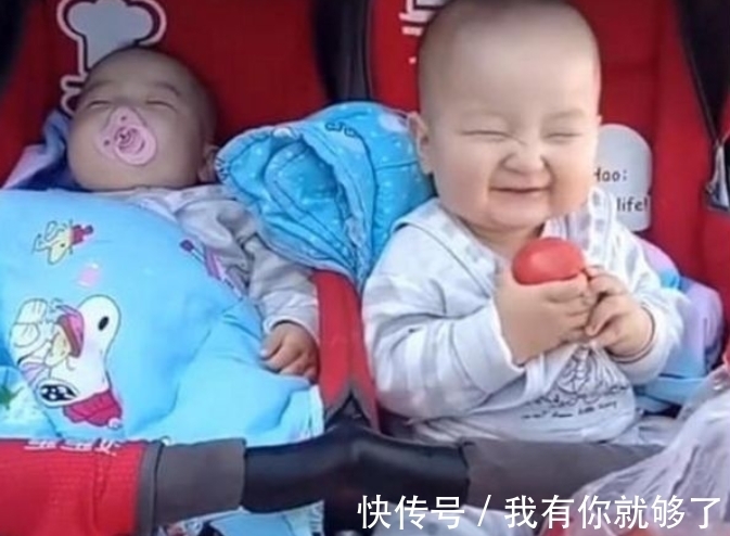西红柿|带双胞胎出去买菜,哥哥突然大笑,回头看清妈妈乐坏了