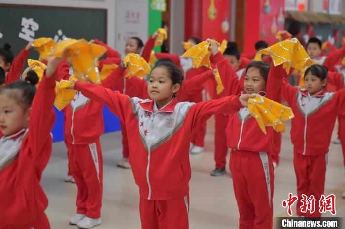 秧歌|快乐传承！长春小学生跳起“秧歌课间操”