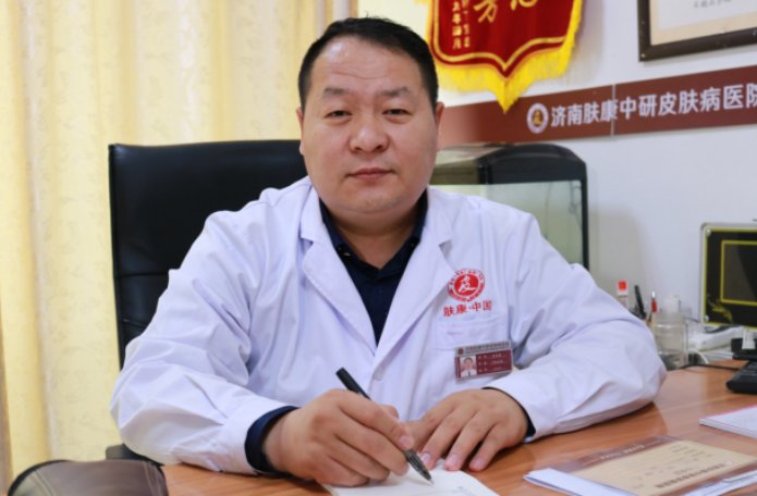 医生|青春痘和毛囊炎有什么区别?济南肤康中研医生:平时要注意3点