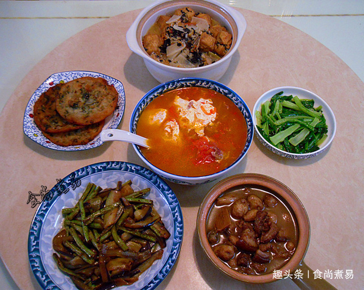 老妈做的五菜一汤,很家常接地气,吃的舒坦,在外花钱也买不到