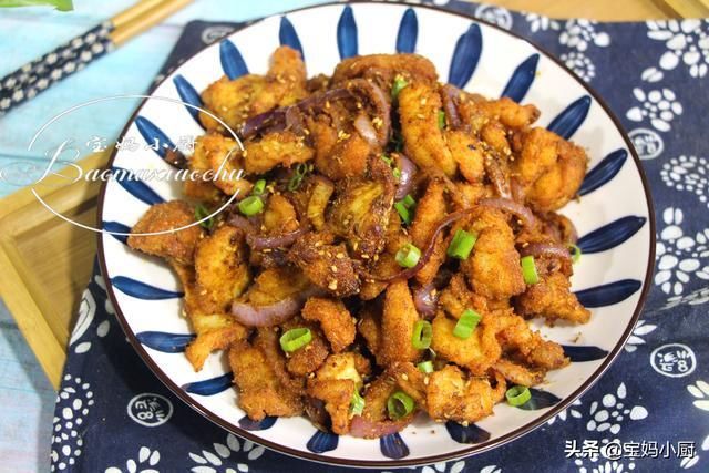 零食|鸡胸肉这样做，能当零食能当下酒，12块钱能做两大盘，可香了