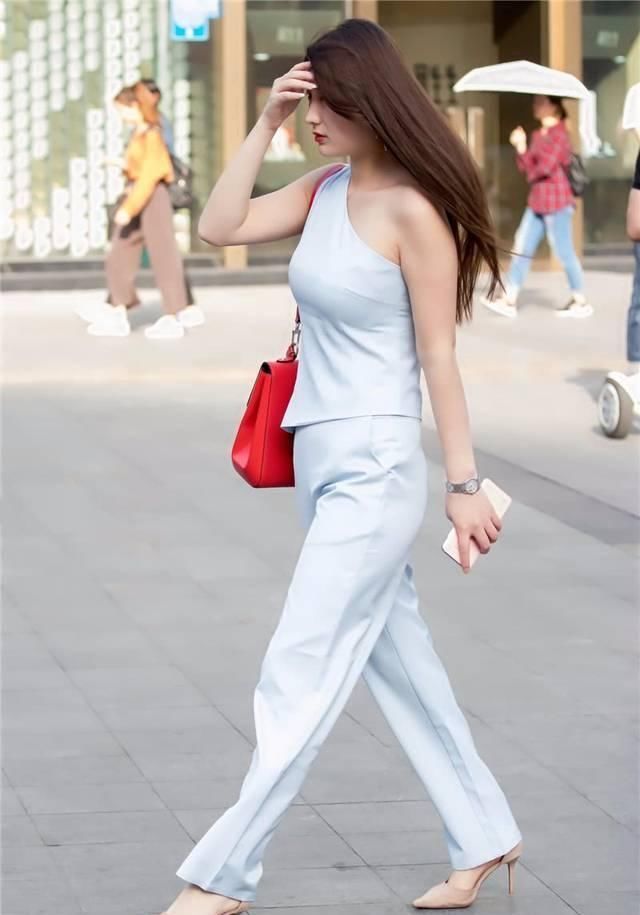 气质|街拍美女如花似玉的气质姐姐,让人神清气爽,心旷神怡