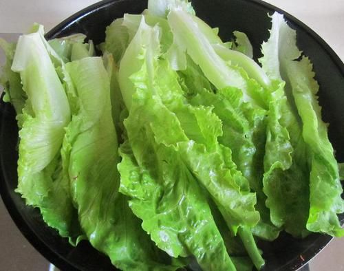 生菜|生菜不炒才更好吃，学会这招，2分钟搞定，一出锅比肉还受欢迎