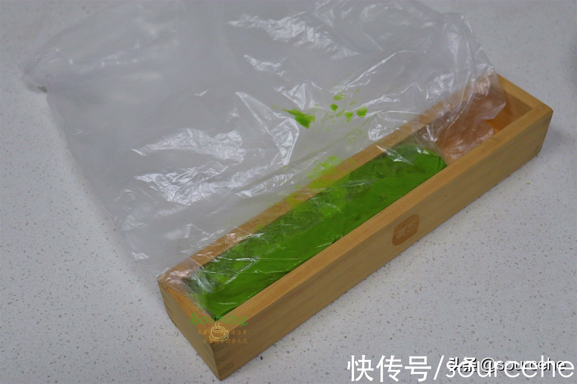 这款抹茶曲奇方子，只有5种配料，不含鸡蛋也不含牛奶，酥香可口