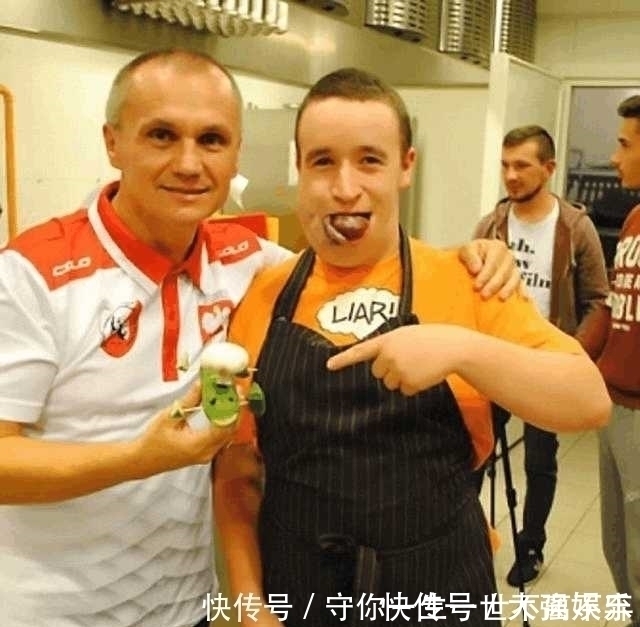 男孩|从小长着巨大舌头的男孩, 睡觉都可能窒息!