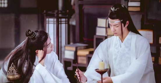 古装造型|《天官赐福》白白招黑后,丁程鑫上线读日记,少年心事惹人心疼!