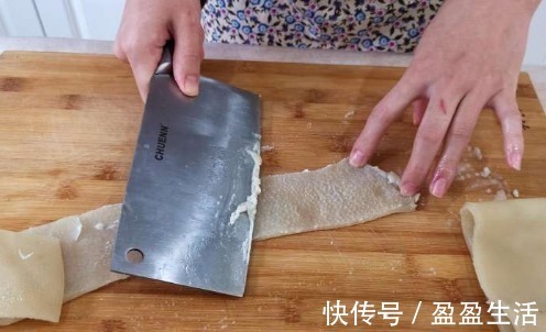 猪皮|猪皮这样吃才叫爽，不炒也不炸，一次做一锅，一锅都不够吃