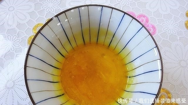 平底锅就能完成的、入口即化的舒芙蕾式蛋糕,简单好做,太好吃!