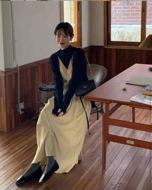 早春就要穿出甜甜的感觉，韩国小姐姐碎花裙配衬衣，温柔又很减龄