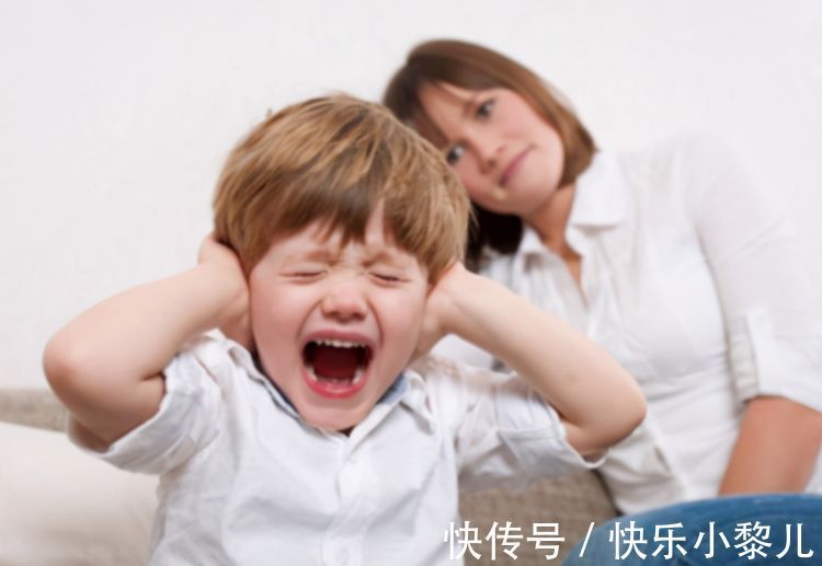 忒咪|宝宝发脾气时,你的“第一句话”至关重要,可能很多父母说错了