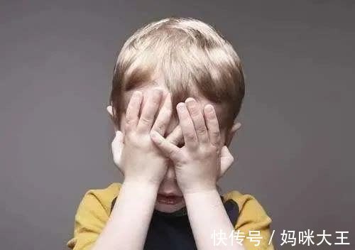 父母|当孩子发脾气、打人时,父母的做法会影响孩子的一生,别做错了