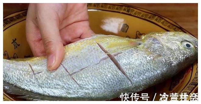 料酒|不管做什么鱼,最忌用盐和料酒腌制,记住这2点,保证鲜嫩无腥味