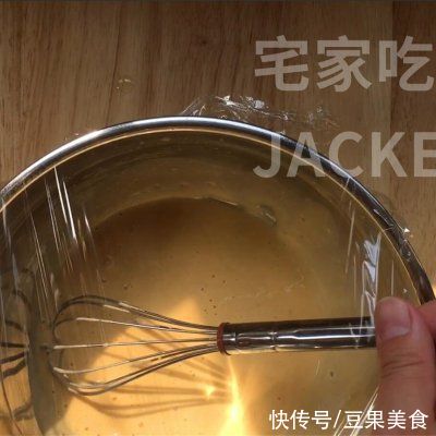 香蕉古早蛋糕，香甜松软，满室飘香，口感如棉花般的轻柔，超好吃