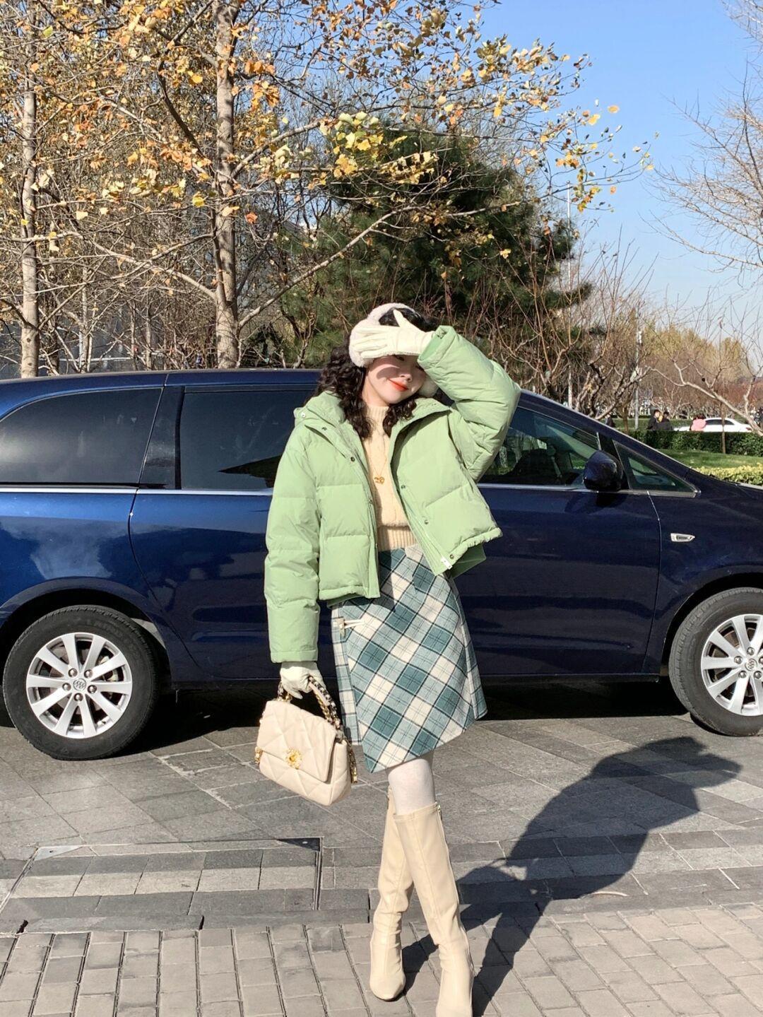 颜色|女人会穿才会更美,达人都喜欢这4款实用羽绒服,值得借鉴