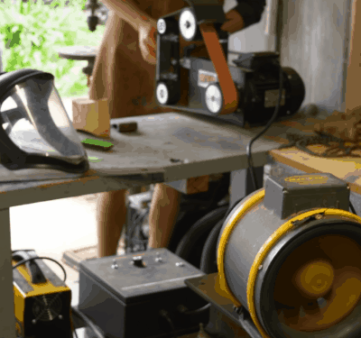 阿列克萨|为了验证商场测体温是不是形式,油管博主把脑门捂到48度