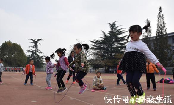 鞋子|“长个先长脚”，现在孩子普遍脚大，真能长高个吗看后就明白了