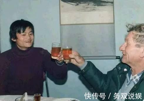 大使馆|25年前，这对父子每年资助马云400块上学，如今马云用1.4亿去报答
