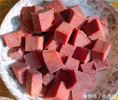 同事生日请客吃饭,菜上齐后我很无语,一桌菜还没我买的蛋糕贵!