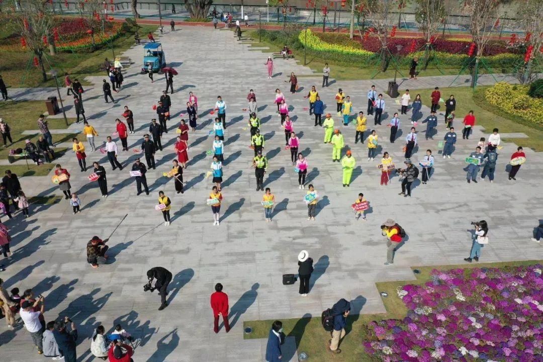 老年|多图+视频来袭！这场精彩快闪在江门多地上演，你遇到了吗？