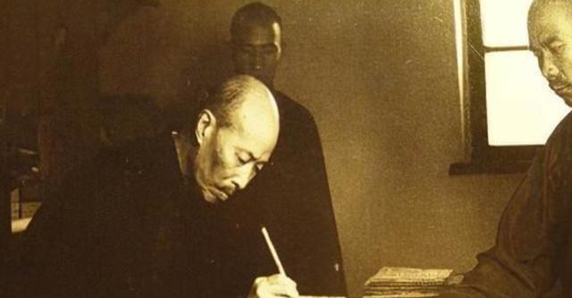 溥仪皇帝|他是臭名昭著的汉奸,挥笔写下4个大字却流传百年,如今随处可见