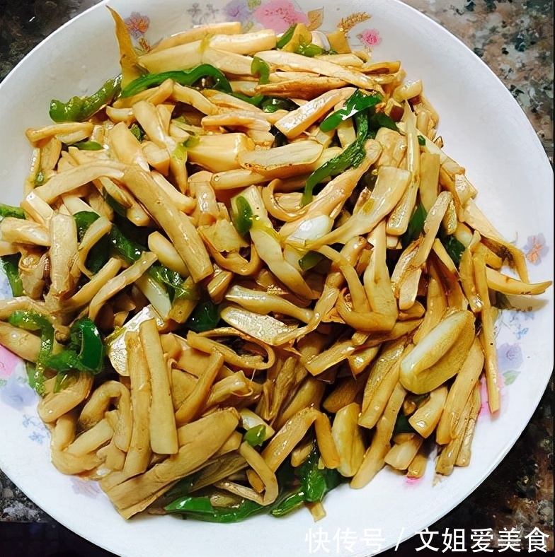 菌类|此物和韭菜一起炒，比海鲜鲍鱼好吃，重要的是不贵，营养价值高