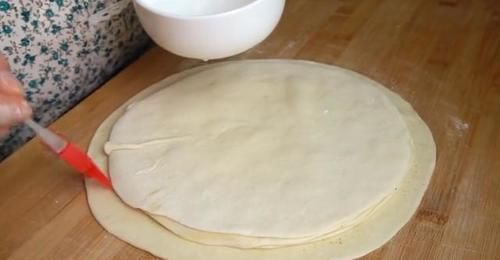 家常千层饼做法，一层层撕着吃，蓬松暄软好消化，新手也能做成功