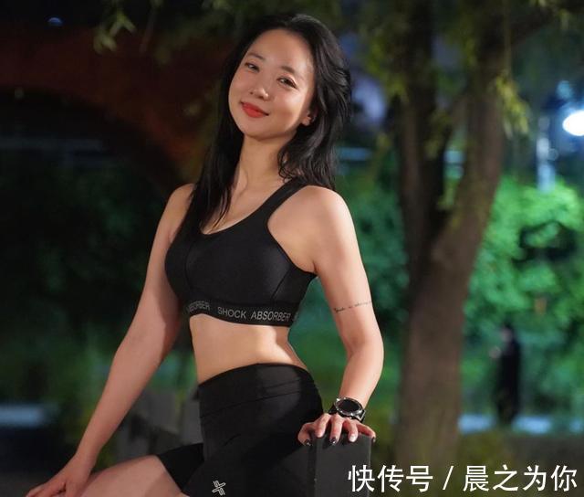 身材|小姐姐减少跑步频率,主要练习力量训练,苗条的身材变得更性感!