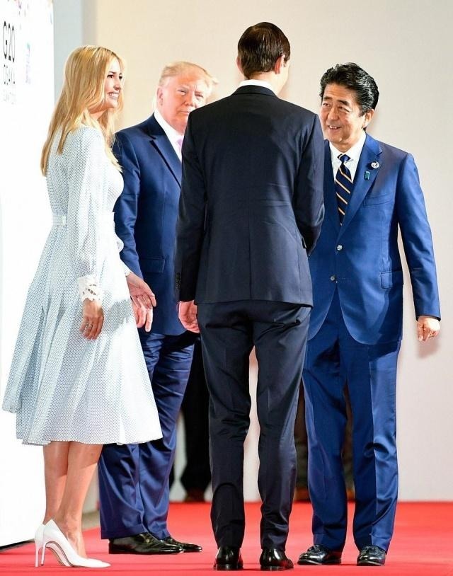 芬兰|35岁芬兰女总理亮相,穿争议西装时髦打底抢镜,换新发型太优雅