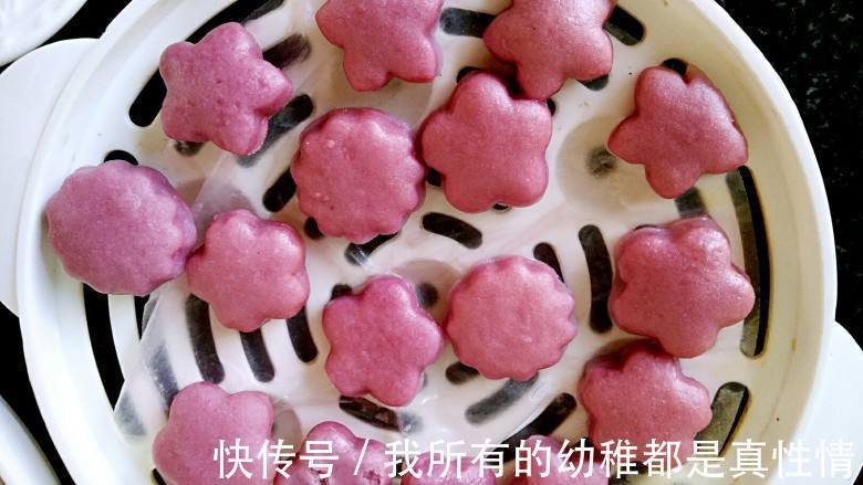 秋天紫薯换个吃法更过瘾，不用炖不用炸，香味十足，一口一个上瘾