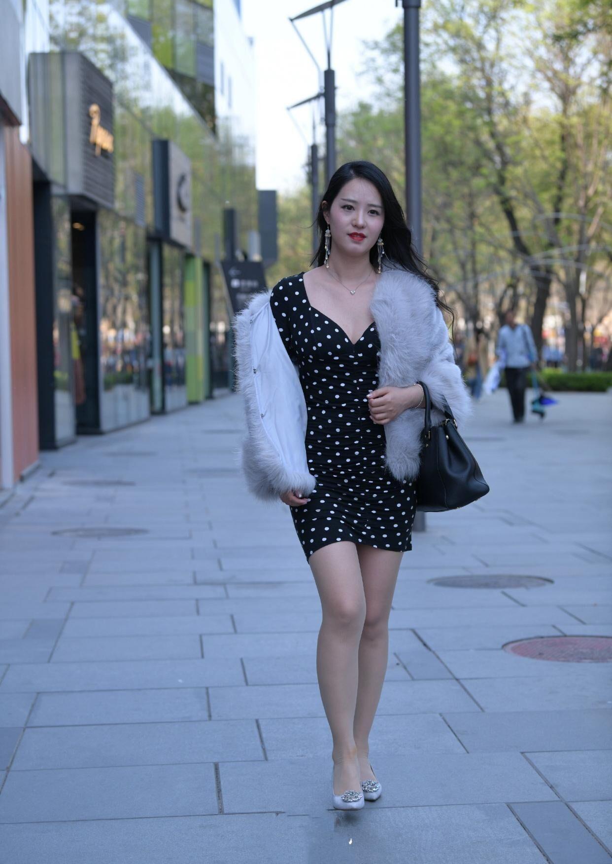 裙子|横空出世的“波点裙”, 演绎另类美, 令年轻女孩爱不释手!