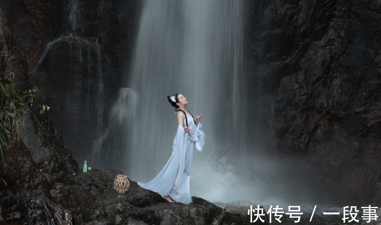 诗奴|诗·九首丨此情此景东西走,醉卧荷边酒几壶?