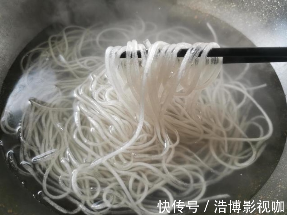 营养物质|爸做的素包子,皮包馅香,一口气能吃8个,今天教你详细做法