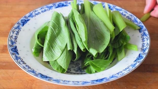 鸡蛋和青菜最近火了，我家一周做5次，吃一次就念念不忘了