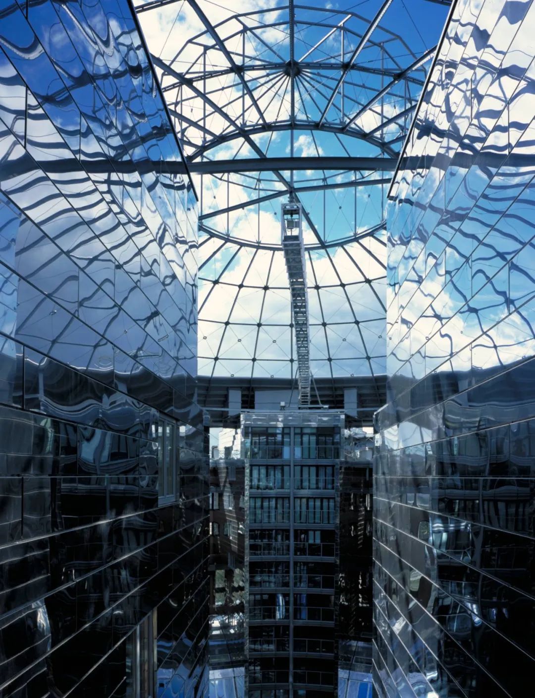 努维尔|有里又有面,千变万化的油罐筒仓