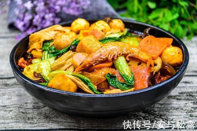 周末自己在家做锅麻辣香锅，鲜香入味超好吃，新手小白都能做很好