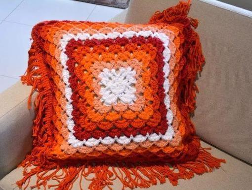 零线太多别浪费,试试钩一钩拼花抱枕,在家非常好用!附图解