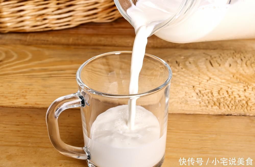 骨質(zhì)疏松的癥狀有哪些?吃什么食物可預(yù)防骨質(zhì)疏松?