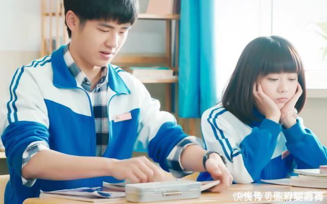 直发|圆脸的女生尽量避开中分,显脸大还俗气,这4款发型更适合你