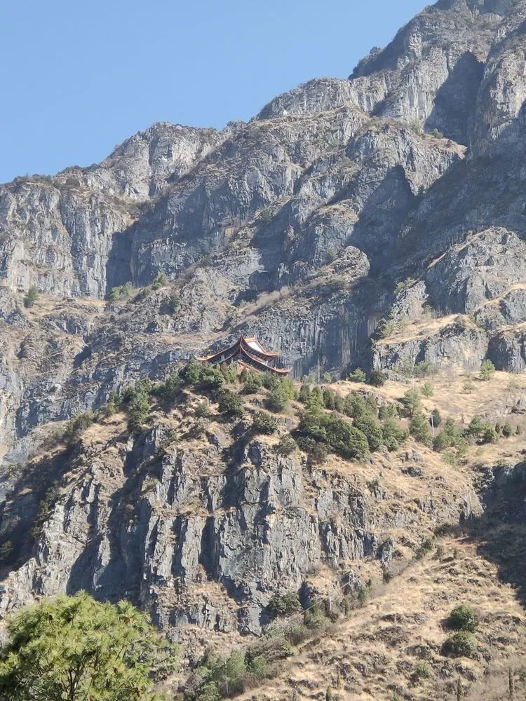 指南村|登顶东川小牯牛山——慈悲殿
