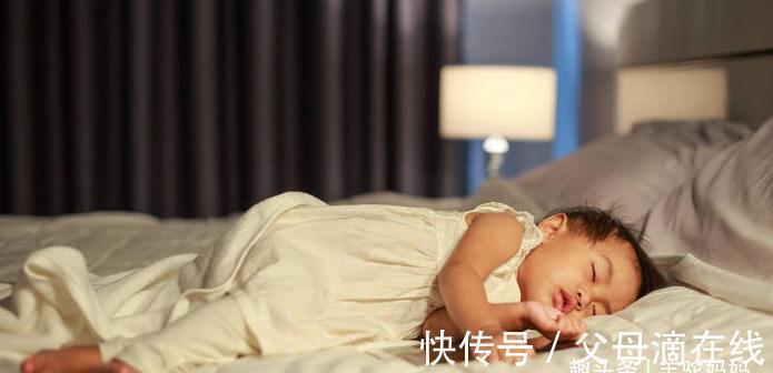 一生病|宝宝晚上睡觉“不盖被”，为啥也不会受凉生病？新手父母该了解