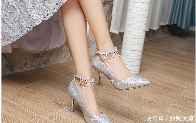 精致优雅的细跟鞋，是上帝给女人最好的礼物
