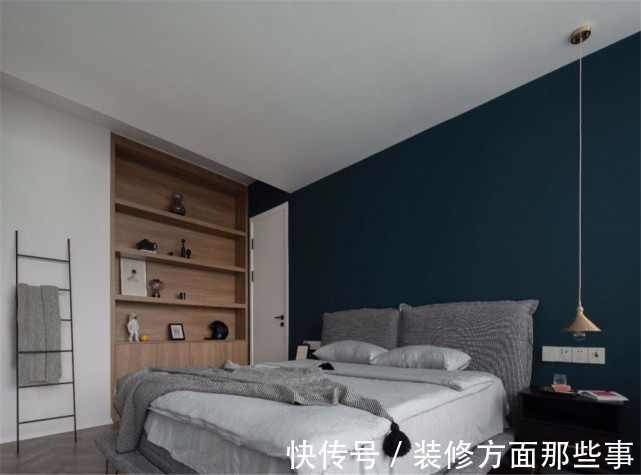 现代|80平黑白灰现代北欧风,黑色床头柜质感满满