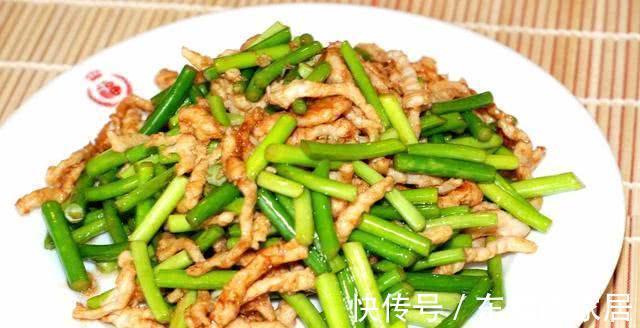 加料酒|蒜薹炒肉，先腌肉还是裹淀粉？９成人搞错了，难怪肉不嫩有腥味