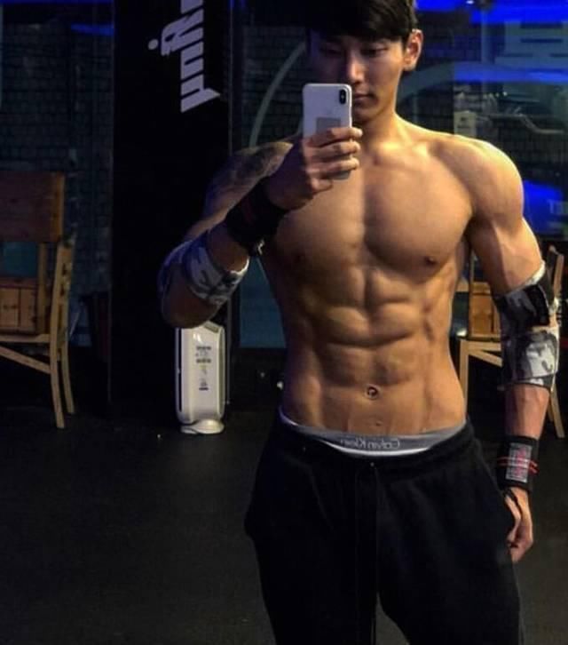 健身|25岁小伙低调健身，一年后练出6块腹肌，完美的身材羡煞网友！