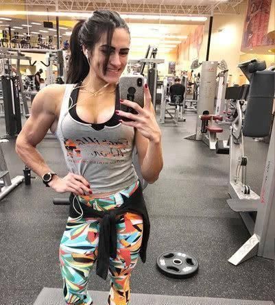 翅膀|23岁打造出世界顶级的身材，夸张的背阔肌，就像一双张开的翅膀