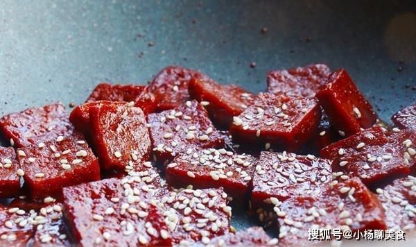 做法|三伏天，豆腐别在炖了，教你教你豆腐新做法，不炖不煮，比肉还香