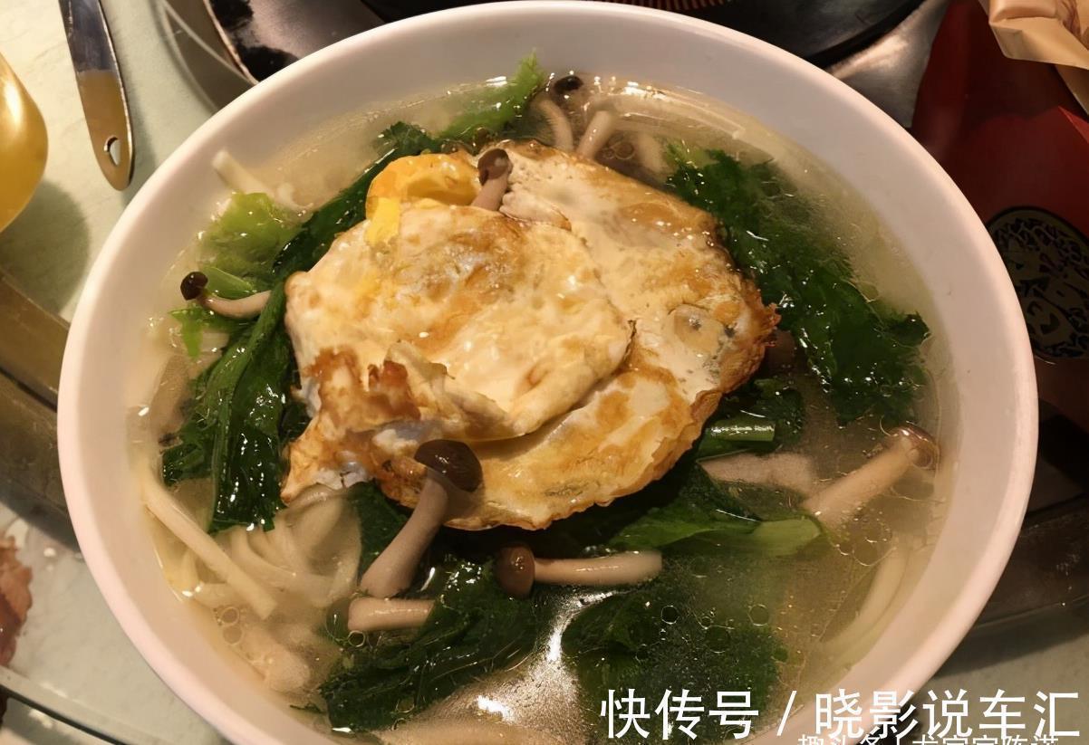 请公公婆婆吃饭,点了13个菜,吃掉1个月生活费,您觉得值吗?